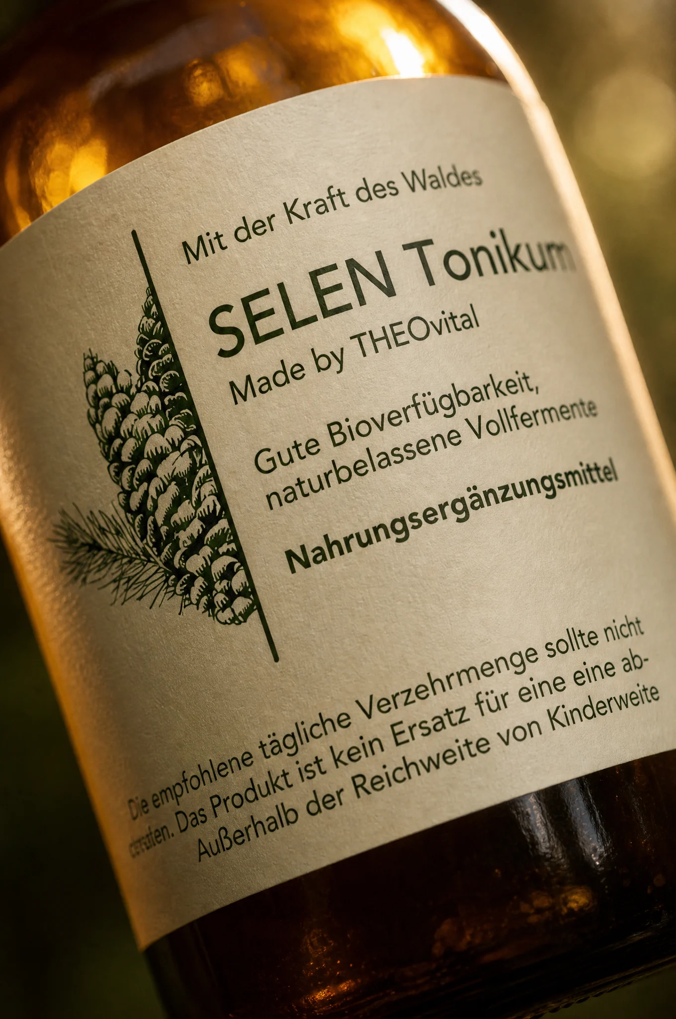Etikett des SELEN Tonikums mit Zapfenzeichnung und dem Text naturbelassene Vollfermente.